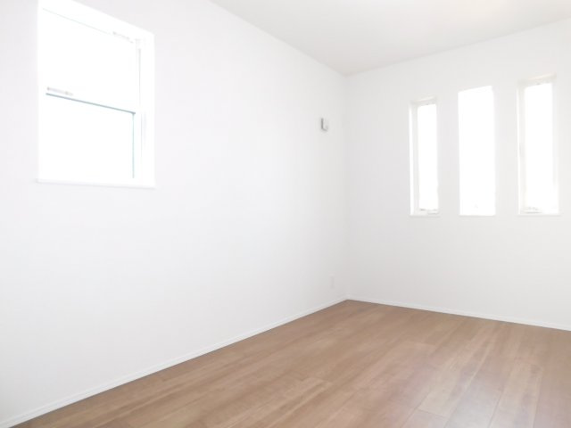 名古屋市北区福徳町５丁目の新築一戸建の洋室|◇洋室◇　　２面採光で明るい洋室５．５帖　全居室収納完備♪　