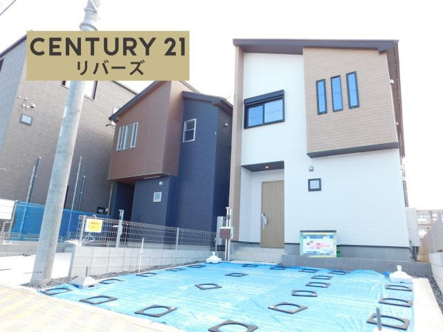 名古屋市北区福徳町５丁目の新築一戸建の前面道路含む現地写真|☆ラスト１棟☆　新価格！！いつでもご案内出来ます♪（お問合せ当日、平日、水曜、夜間でもＯＫ）　敷地３８．４０坪！　南に庭付き！　駐車並列２台ＯＫ！　大容量パントリーや全居室収納完備の収納豊富物件！