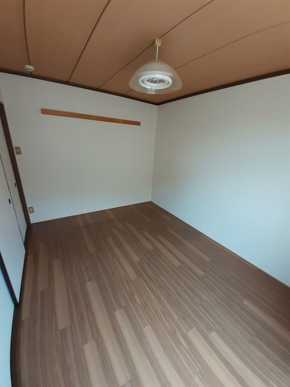 セジュール金子A棟の洋室