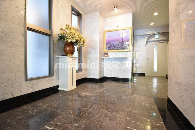 フレンテ靭公園のロビー