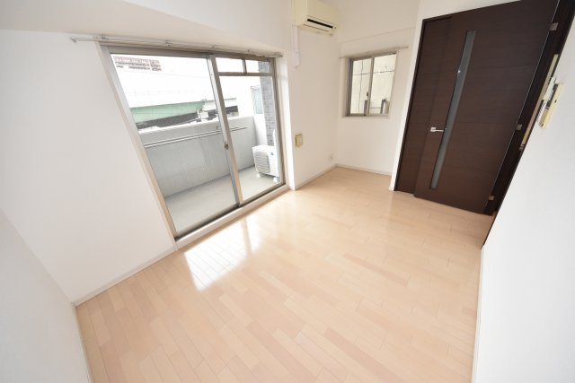 プロシード大阪WESTアドリアの居間・リビング