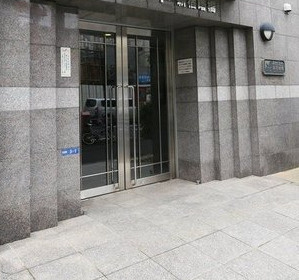 スカイコート新宿曙橋のエントランス