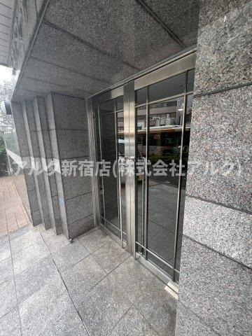 スカイコート新宿曙橋のエントランス