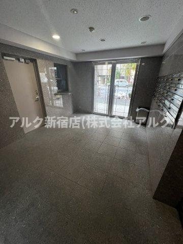 スカイコート新宿曙橋のロビー