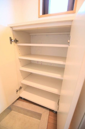 スカイコート新宿曙橋の玄関