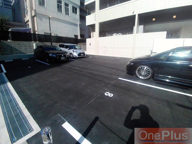 Cherir六甲道の駐車場