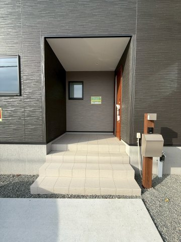 新築戸建　富士宮市宮原2期　全1棟の玄関|落ち着いた玄関です