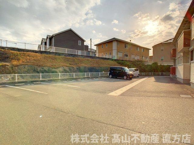 ファミーユ・Ｈ２の駐車場