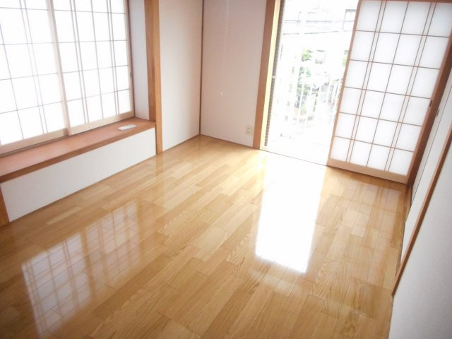 ミクターハイツの洋室