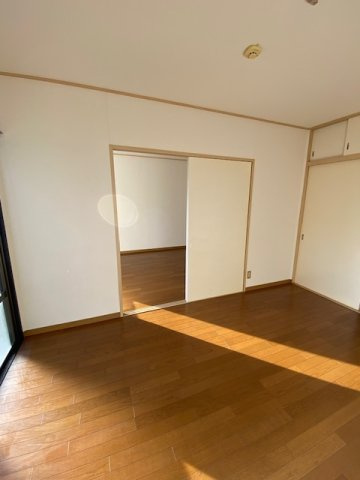 パールハイツBの居間・リビング