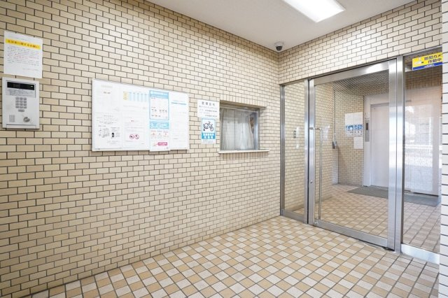 エヴェナール二子新地のエントランス