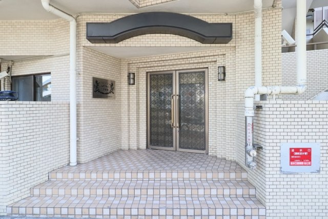 エヴェナール二子新地のエントランス