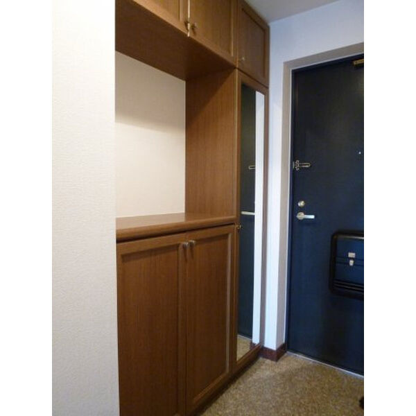 メイツ巽ヶ丘の玄関