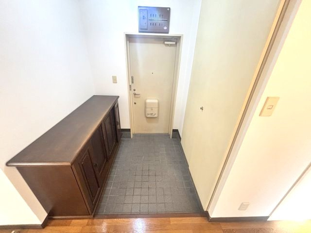 ハイツ仏天垣　の玄関