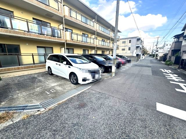 ハイツ仏天垣　の駐車場