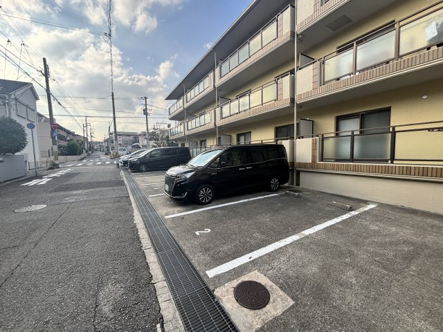 ハイツ仏天垣　の駐車場