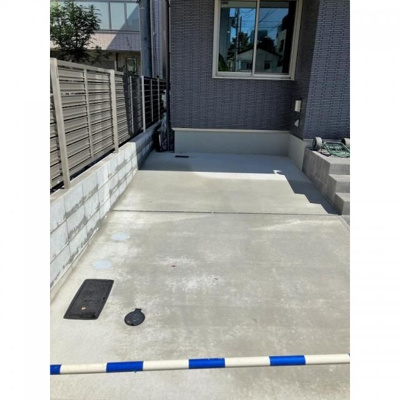 【駐車場】 | 北新宿戸建 | 駐車場があるので、車を買う予定の方も安心です