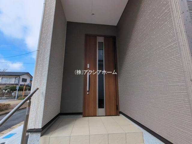 所沢市中新井4丁目・全2棟　新築一戸建　2号棟の玄関|現地写真（2026年3月10日撮影）