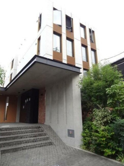 【外観】 | 鉄筋コンクリート造のがっちりとした建物。