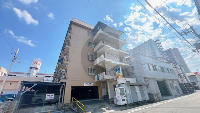 ウィンズコート高井田の外観