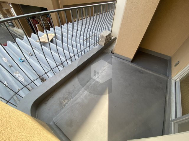 ウィンズコート高井田のバルコニー