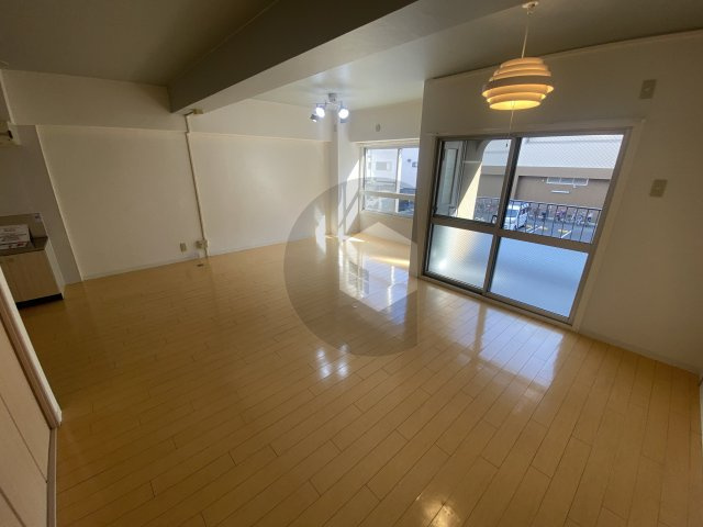 ウィンズコート高井田の洋室