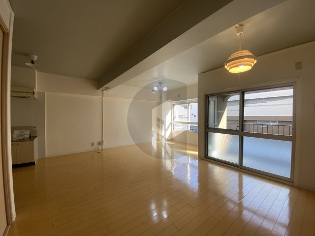 ウィンズコート高井田の居間・リビング