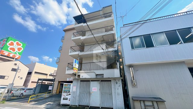 ウィンズコート高井田の外観