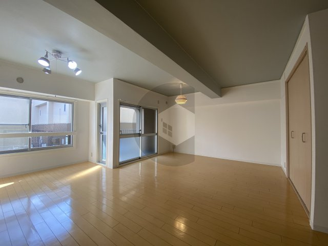 ウィンズコート高井田の居間・リビング