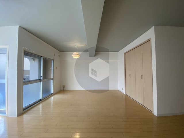 ウィンズコート高井田の居間・リビング