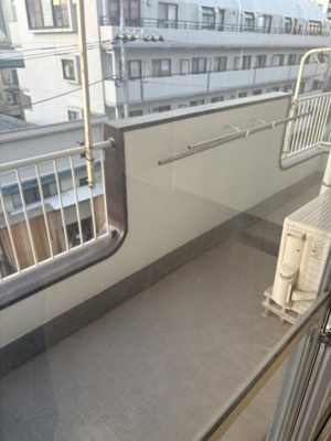 【バルコニー】 | 門前仲町東豊エステート | 暖かな日差しのふりそそぐバルコニー