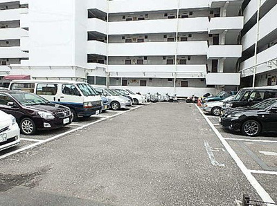 【駐車場】 | 門前仲町東豊エステート | 車をお持ちの方に嬉しい駐車場付きの物件です