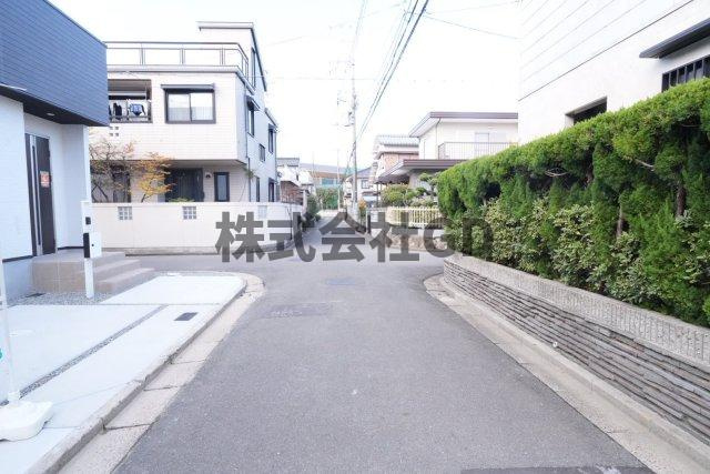 高槻市東上牧2期2号棟の前面道路含む現地写真|その他詳細やご質問はお気軽に1Deal Estate☎072-646-8767までお問い合わせください