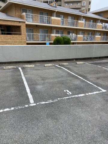 【駐車場】 | メゾン千里中央 | 平面駐車場