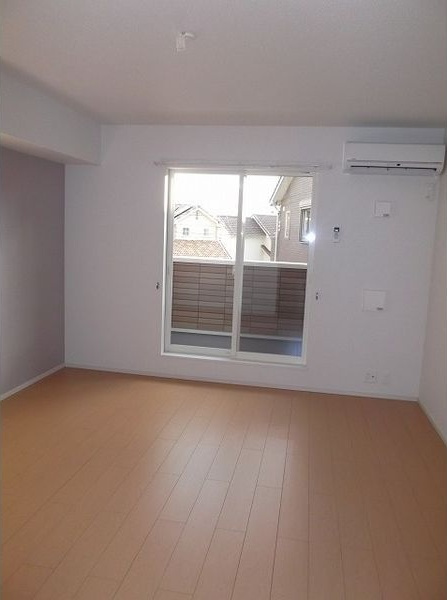 オレンジファームの居間・リビング|ゆったりとしたリビングです