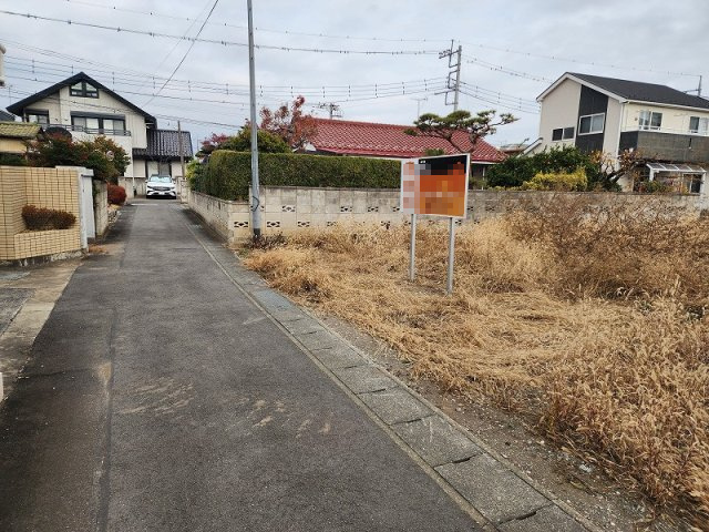 高崎市井野町　売地の前面道路含む現地写真