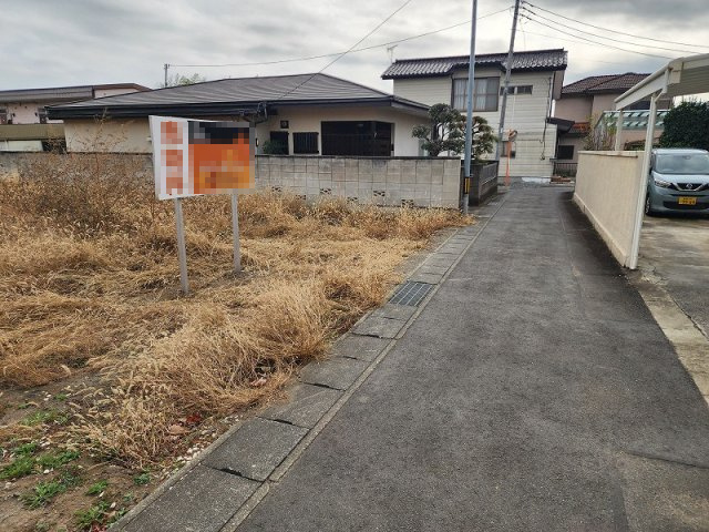 高崎市井野町　売地の前面道路含む現地写真