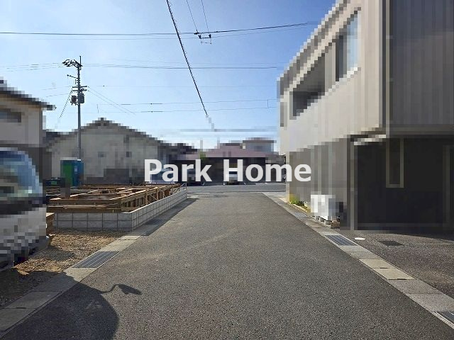 土佐山田町東本町1丁目-2号棟-新築戸建ての前面道路含む現地写真