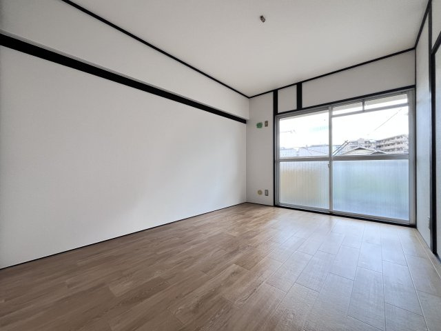 恒信ハイツの洋室