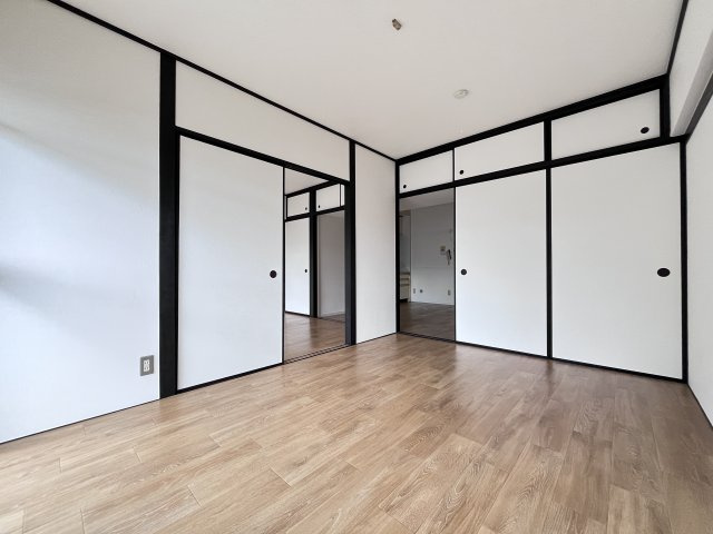 恒信ハイツの洋室