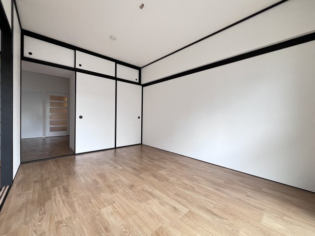 恒信ハイツの洋室