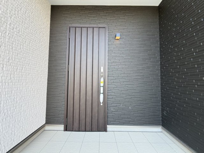 【玄関】 | うるま市赤野（全3棟） | B号棟　スマートキー付き♪