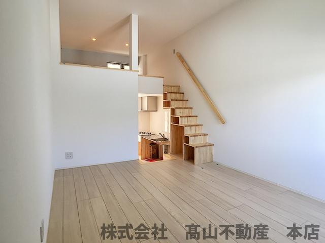 宗像市赤間１丁目のアパートの居間・リビング