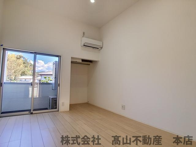 宗像市赤間１丁目のアパートの居間・リビング