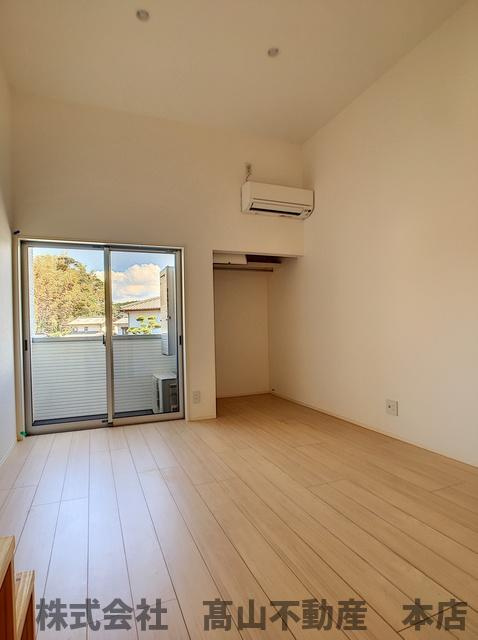 宗像市赤間１丁目のアパートの居間・リビング