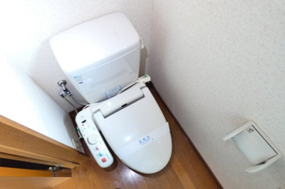 【トイレ】 | シルベリアンⅡ | 温水洗浄便座完備。