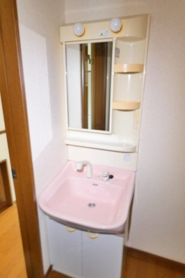 【独立洗面台】 | シルベリアンⅡ | 朝の身支度に便利な独立洗面台付き。