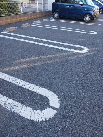 フェアリー・ローズⅠの駐車場