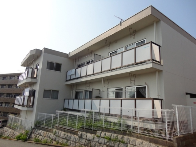 海峡ハイツの外観