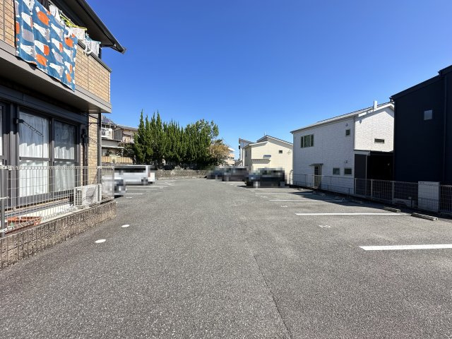 シャトーあゆみの駐車場